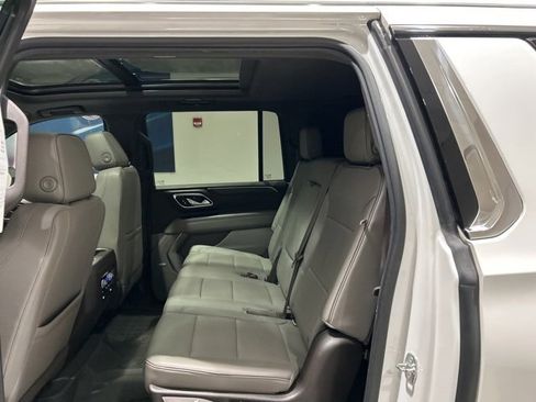 Used 2021 GMC Yukon XL SLT w/ SLT Luxury Plus Package image 14