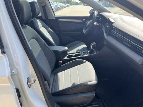 Used 2025 Volkswagen Jetta SE w/ Sunroof Package FWD image 26