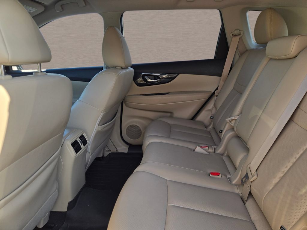 Used 2017 Nissan Rogue SL FWD image 14