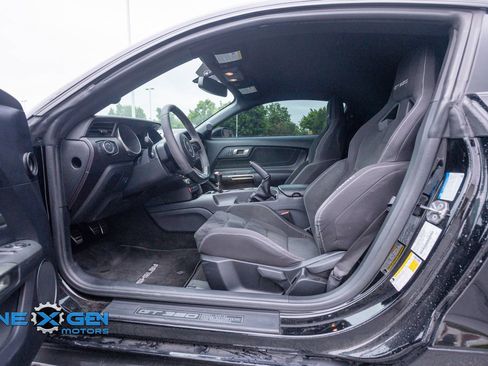 Used 2016 Ford Mustang Shelby GT350 w/ Track Package RWD image 11