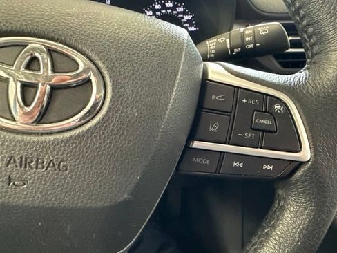 Certified 2023 Toyota Sienna XLE FWD image 23