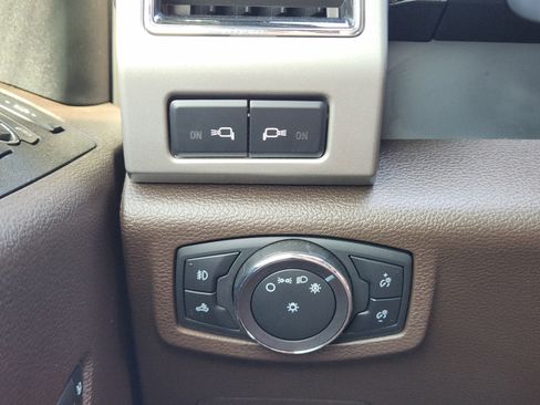 Used 2020 Ford F250 King Ranch w/ King Ranch Ultimate Package AWD/4WD image 16