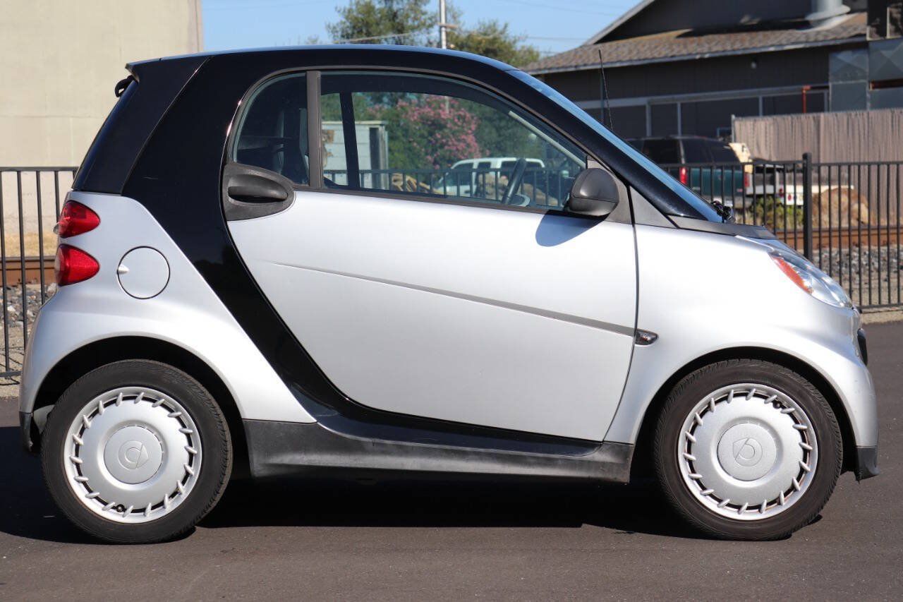 Used 2013 smart fortwo pure RWD image 10