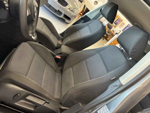 Used 2011 Volkswagen Golf 4-Door image 20