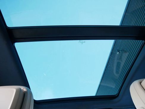 Certified 2024 Porsche Macan image 14