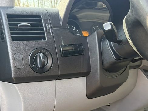 Used 2018 Mercedes-Benz Sprinter 2500 image 17