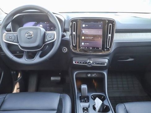 Used 2025 Volvo XC40 B5 Core w/ Protection Package Premier image 14