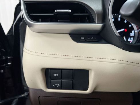 Used 2021 Toyota Highlander XLE image 19