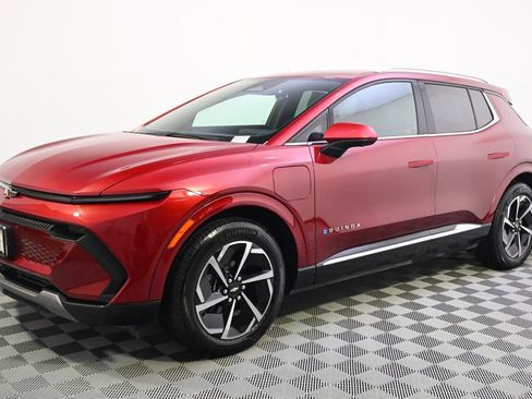 Used 2025 Chevrolet Equinox EV LT w/ Convenience Package image 2