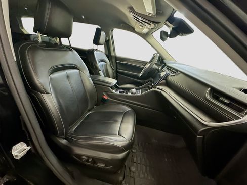 Used 2023 Jeep Grand Cherokee L Limited AWD/4WD image 34