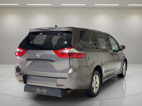 Used 2020 Toyota Sienna L image 3
