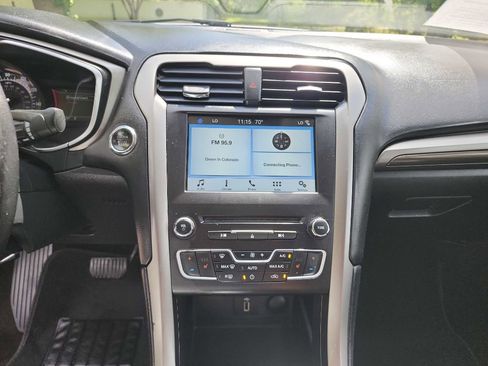 Used 2017 Ford Fusion SE w/ Fusion SE Technology Package FWD image 21