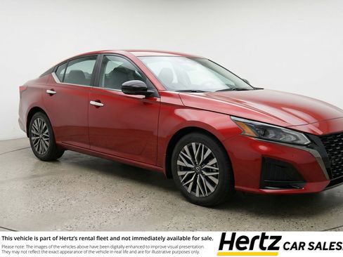 Used 2025 Nissan Altima 2.5 SV image 1