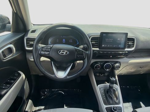 Used 2024 Hyundai Venue SEL FWD image 18