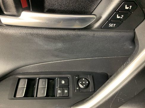 Used 2022 Toyota RAV4 Limited image 19