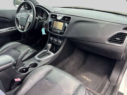 Used 2013 Chrysler 200 S FWD image 26