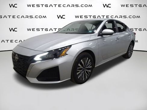 Used 2023 Nissan Altima 2.5 SV image 1