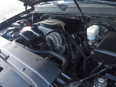 Used 2010 Chevrolet Suburban LTZ image 40