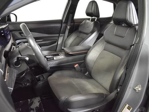Used 2024 Nissan Ariya AWD image 9