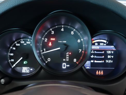 Used 2025 Porsche Macan image 16