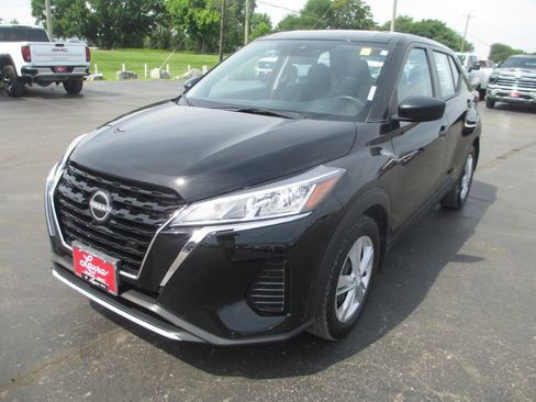 Used 2023 Nissan Kicks S FWD image 11