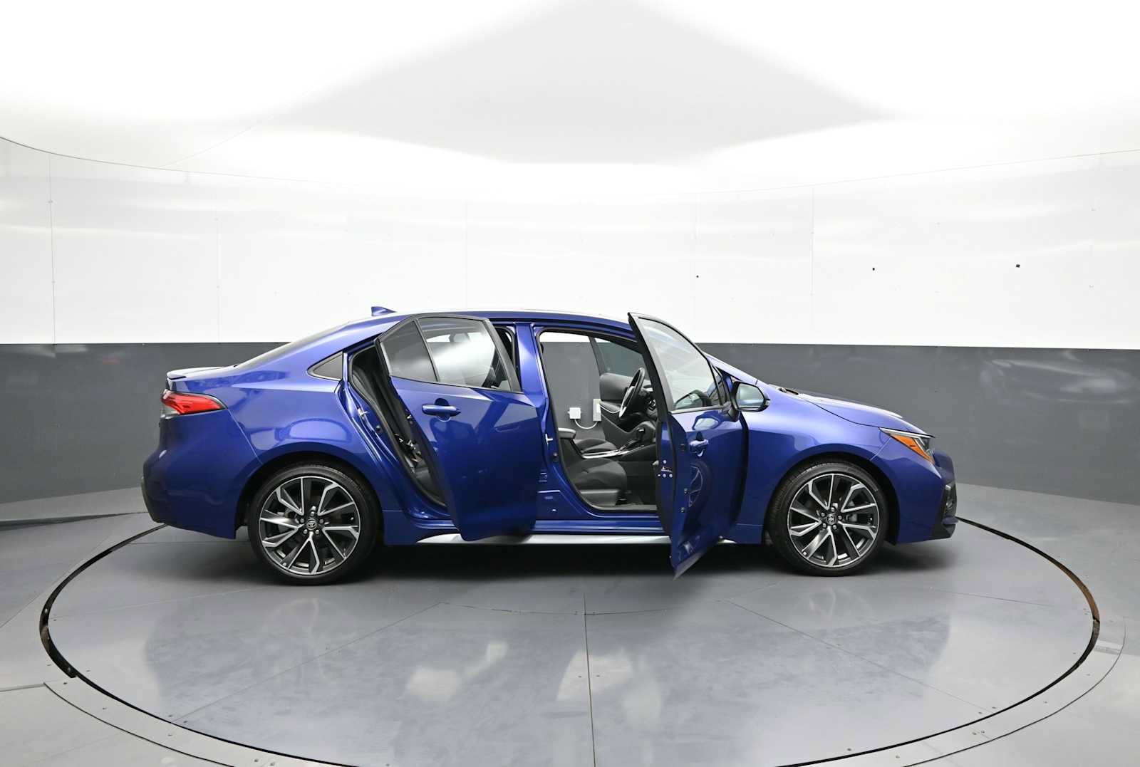 Used 2022 Toyota Corolla SE w/ SE Premium Package FWD image 41