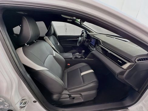 Used 2025 Toyota Camry SE w/ Convenience Package FWD image 28