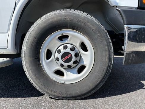 Used 2024 GMC Savana 2500 w/ Driver Convenience Package RWD image 19