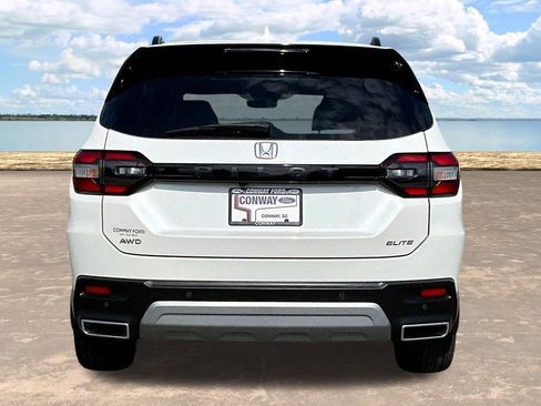 Used 2025 Honda Pilot Elite image 7