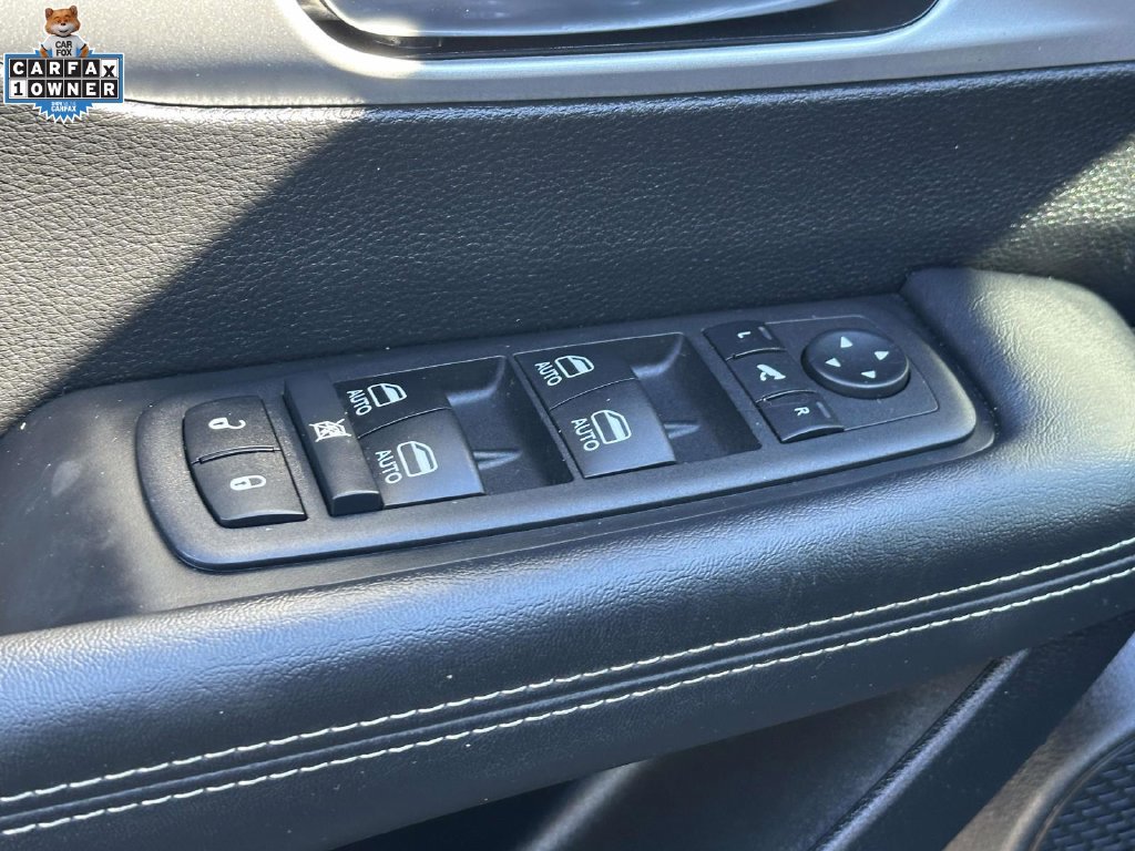 Used 2025 Chrysler Pacifica Limited FWD image 16
