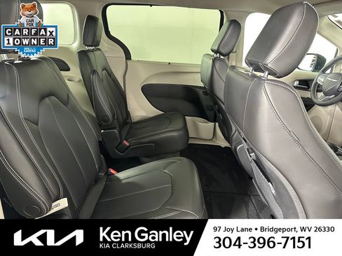 Used 2023 Chrysler Pacifica Touring-L AWD/4WD image 28