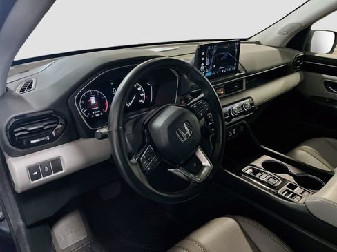 Used 2025 Honda Pilot Touring image 9