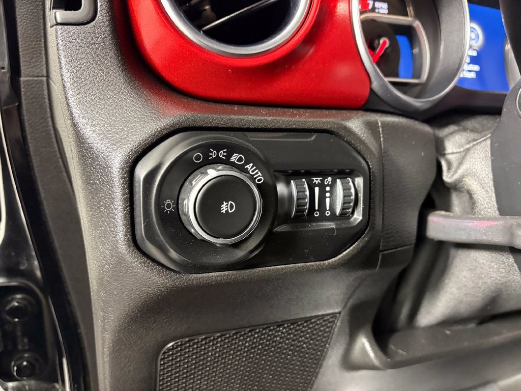 Used 2020 Jeep Wrangler Unlimited Rubicon w/ Cold Weather Group AWD/4WD image 12