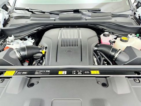 New 2025 Land Rover Range Rover Long Wheelbase SE image 32