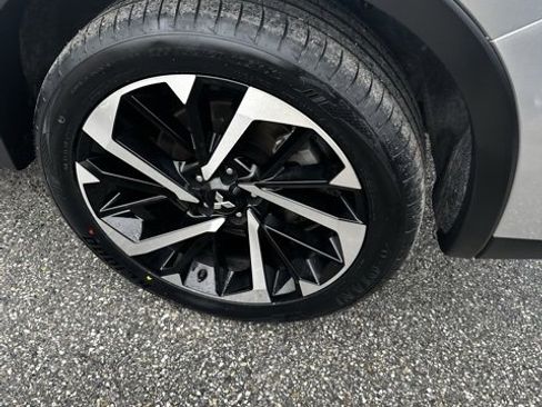 Used 2024 Mitsubishi Outlander SE Black Edition image 11