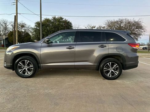 Used 2018 Toyota Highlander FWD V6 image 5