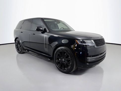 Used 2025 Land Rover Range Rover SE AWD/4WD image 3