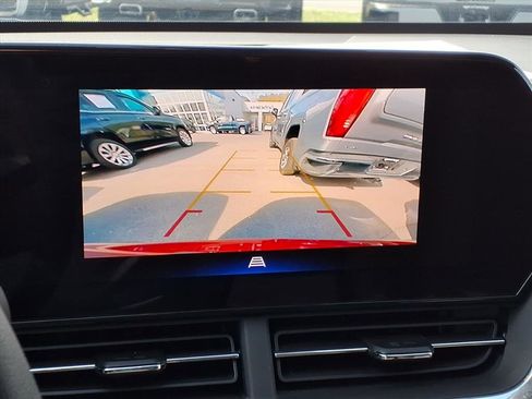 Used 2025 Chevrolet Trax LT FWD image 18