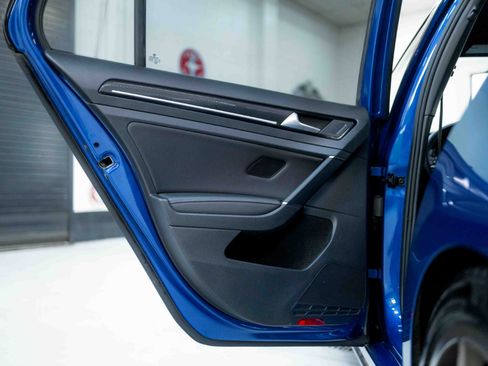 Used 2018 Volkswagen Golf R 4-Door image 40