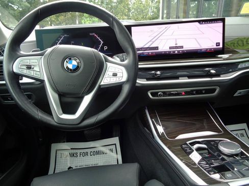 Used 2024 BMW X7 xDrive40i AWD/4WD image 11