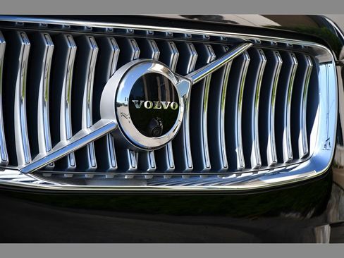 Certified 2023 Volvo XC90 B6 Ultimate w/ Protection Package Premier AWD/4WD image 10
