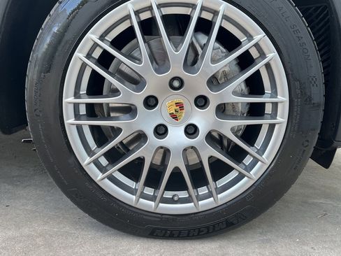 Used 2018 Porsche Cayenne S w/ Premium Package Plus AWD/4WD image 28