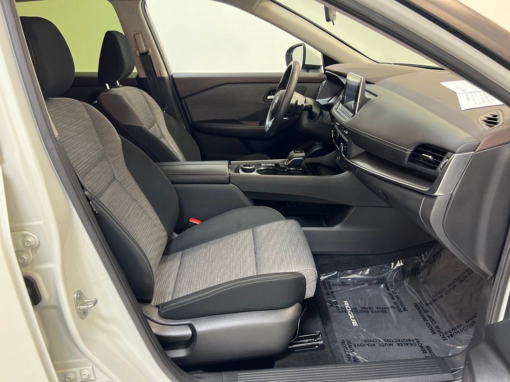 Used 2023 Nissan Rogue SV AWD/4WD image 31