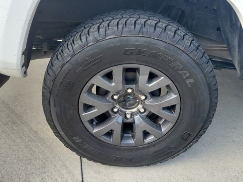 Used 2023 Toyota Tacoma SR5 AWD/4WD image 8