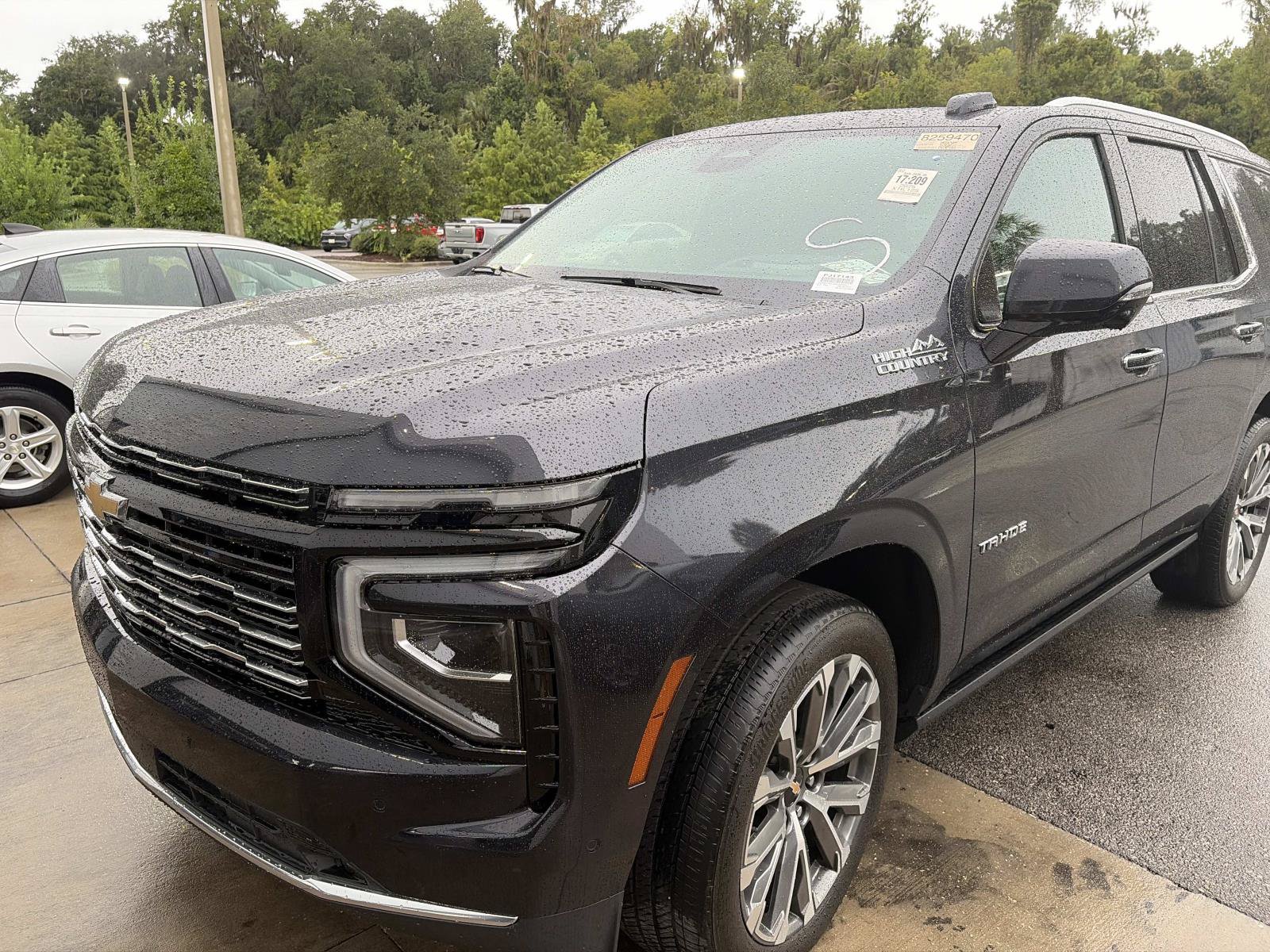 Used 2025 Chevrolet Tahoe High Country AWD/4WD image 2