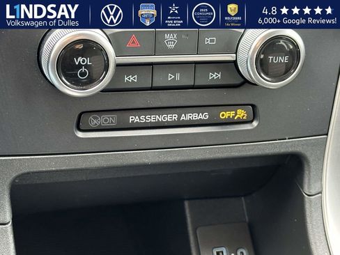 Used 2024 Ford Edge SE w/ Black Appearance Package image 17