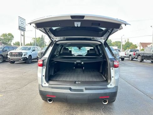 Used 2021 Chevrolet Traverse LT w/ LT Premium Package AWD/4WD image 10
