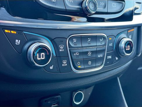 Used 2023 Chevrolet Traverse High Country FWD image 21
