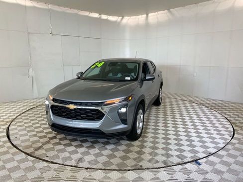 Used 2024 Chevrolet Trax LS w/ LS Convenience Package FWD image 20