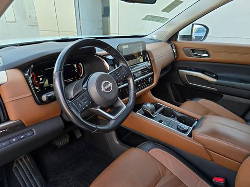 Used 2023 Nissan Pathfinder Platinum w/ Lighting Package (N93) image 10